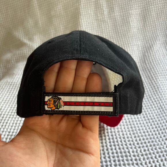 Vintage Chicago Blackhawks NHL Hat Black White Red Mesh Panel Cap - Picture 5 of 7